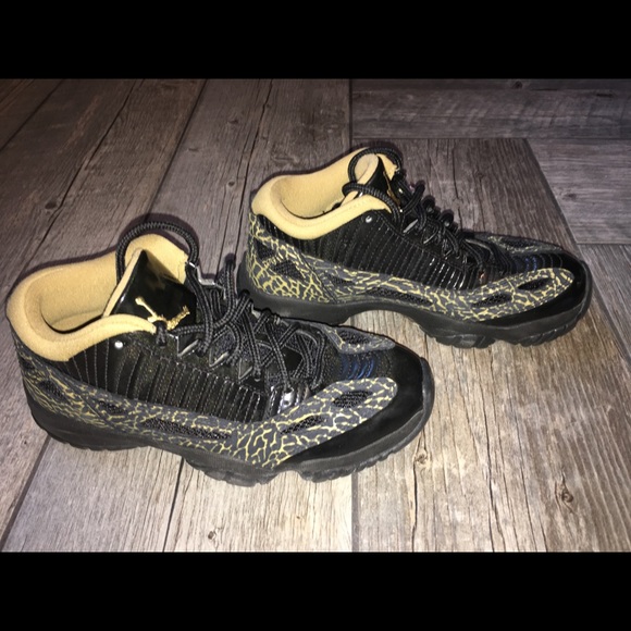 Nike Women’s Air Jordan 11 Retro Low 6.5 black - Picture 5 of 5